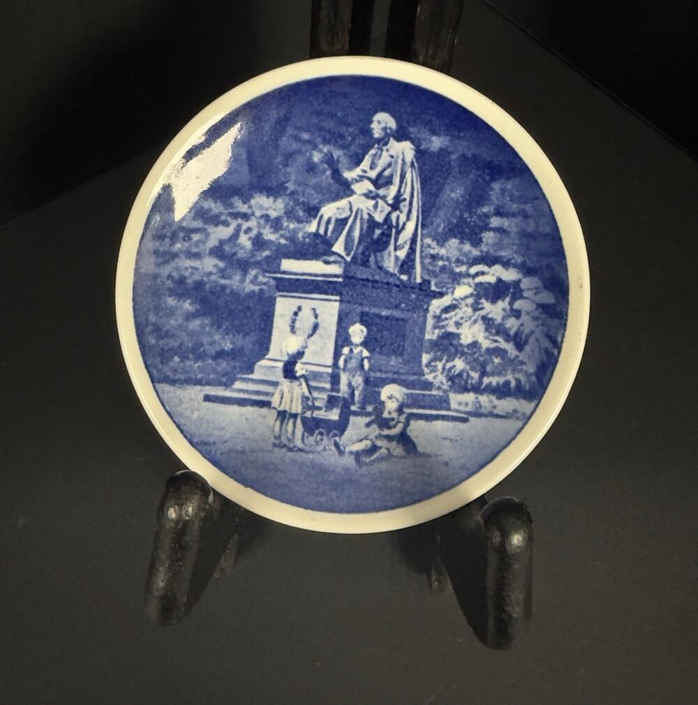 Royal Copenhagen Denmark Mini Plate 48/2010 HC Andersen Kongens Have Plaquette